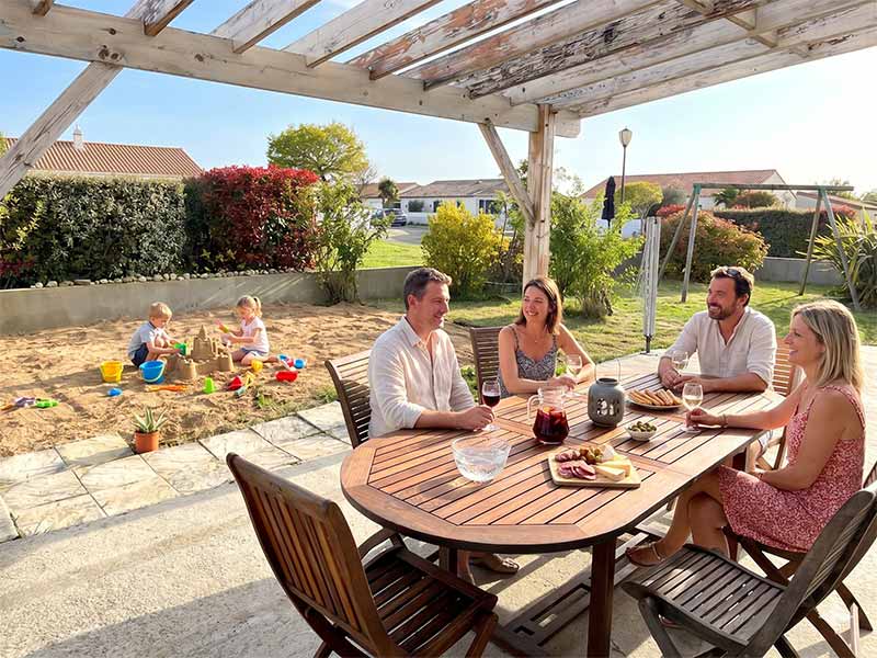 Grande terrasse et jardin pour une famille
